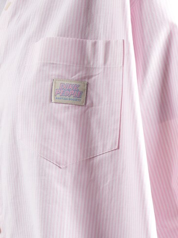 Kaotiko Bluse 'DARK PEOPLE' i pink