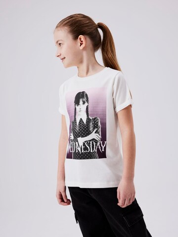 Maglietta 'NKFJax Wednesday' di NAME IT in bianco
