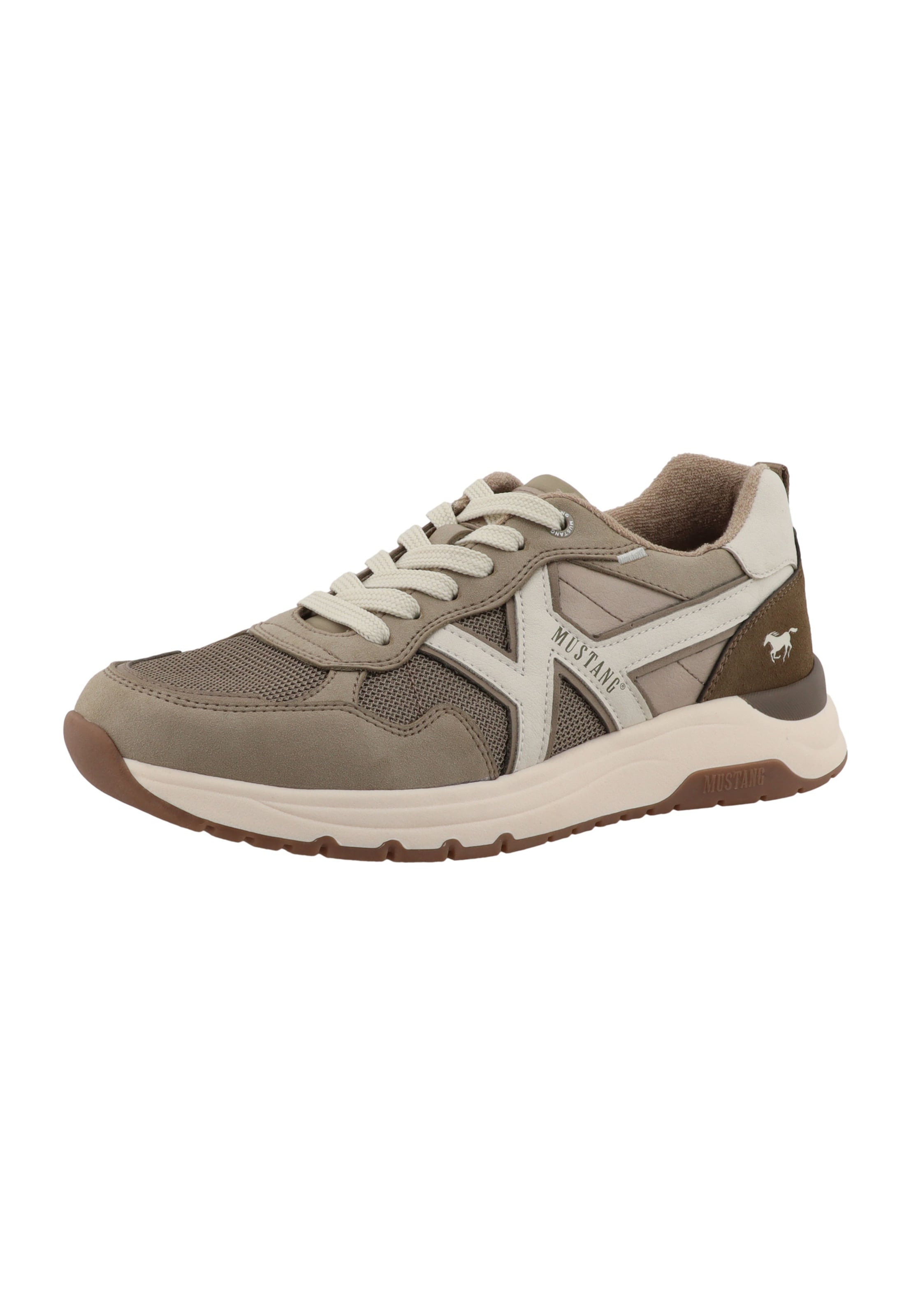 Baskets basses MUSTANG en beige : devant