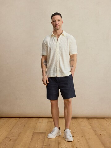 DAN FOX APPAREL Comfort Fit Риза 'Christian' в бяло