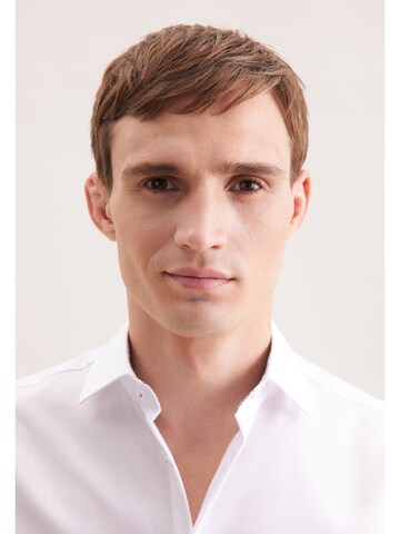 Coupe regular Chemise business SEIDENSTICKER en blanc