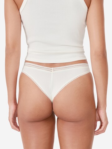 String 'Power' di ETAM in bianco