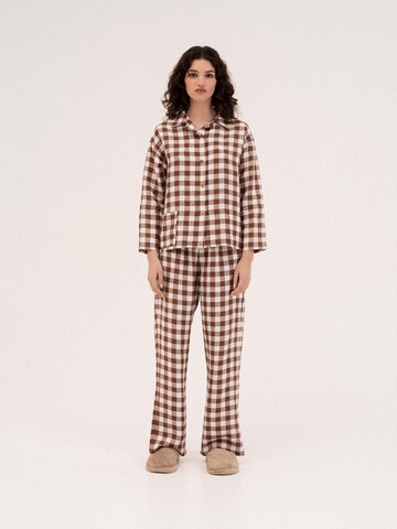 AmourLinen Pyjama 'Snooze' in Bruin: voorkant
