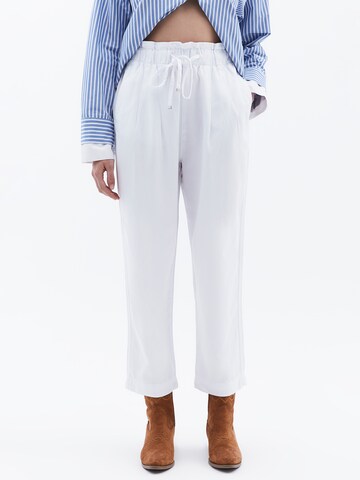 Baggy Pantaloni con pieghe di OXXO in bianco: frontale
