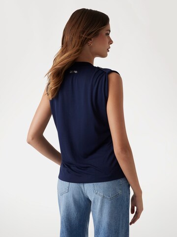 GUESS Top in Blue