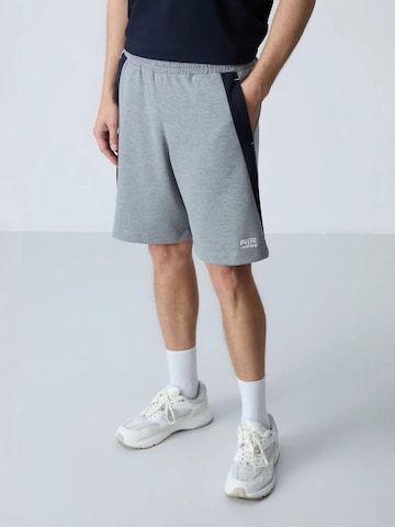 Pantalon Tommy Life en gris : devant