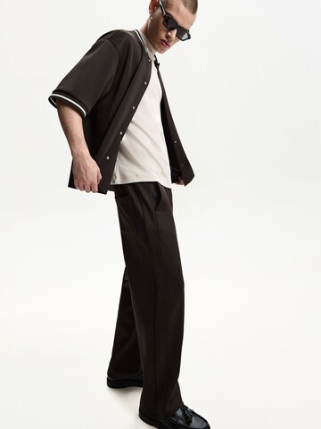 Loosefit Pantalon Bershka en marron