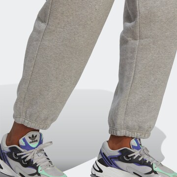 Effilé Pantalon ADIDAS ORIGINALS en gris