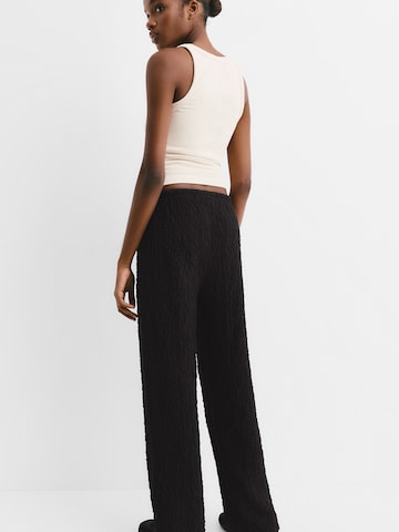 Pull&Bear Zvonové kalhoty Kalhoty – černá