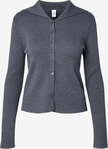 YAS Gebreid vest 'YASCamelia' in Grijs: voorkant
