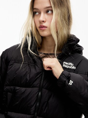 Giacca di mezza stagione di Pull&Bear in nero