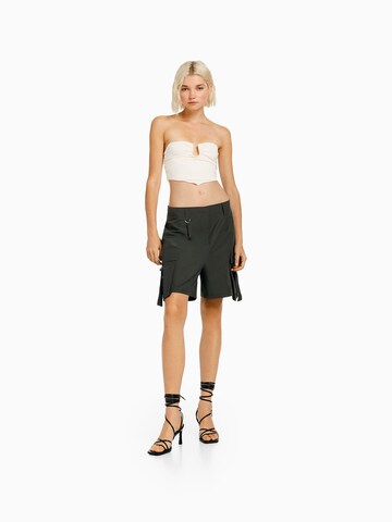 Bershka Loosefit Shorts in Schwarz