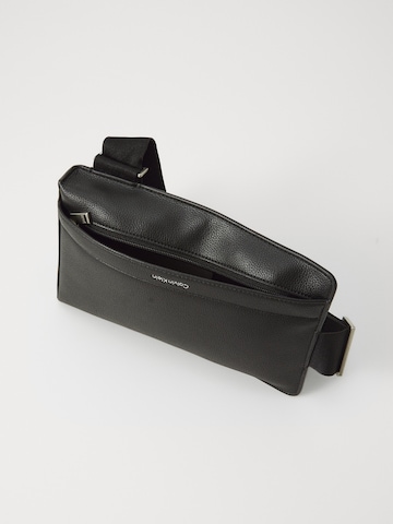 Calvin Klein Válltáska - fekete
