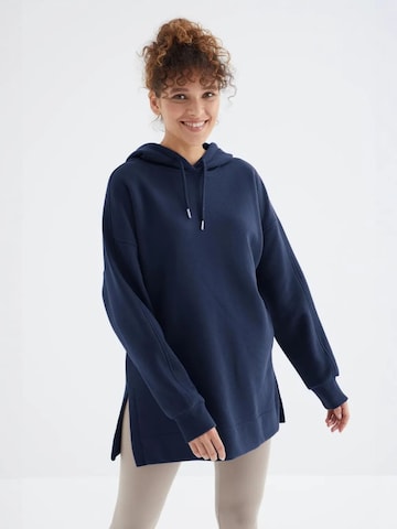 Tommy Life Sweatshirt in Blue: front