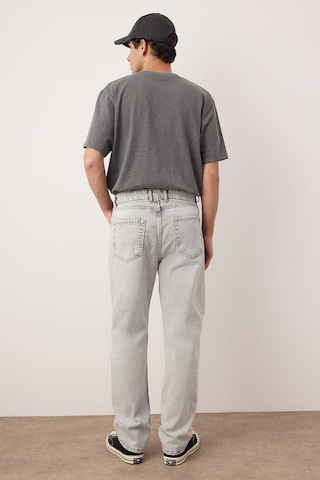 Trendyol Regular Jeans in Grau