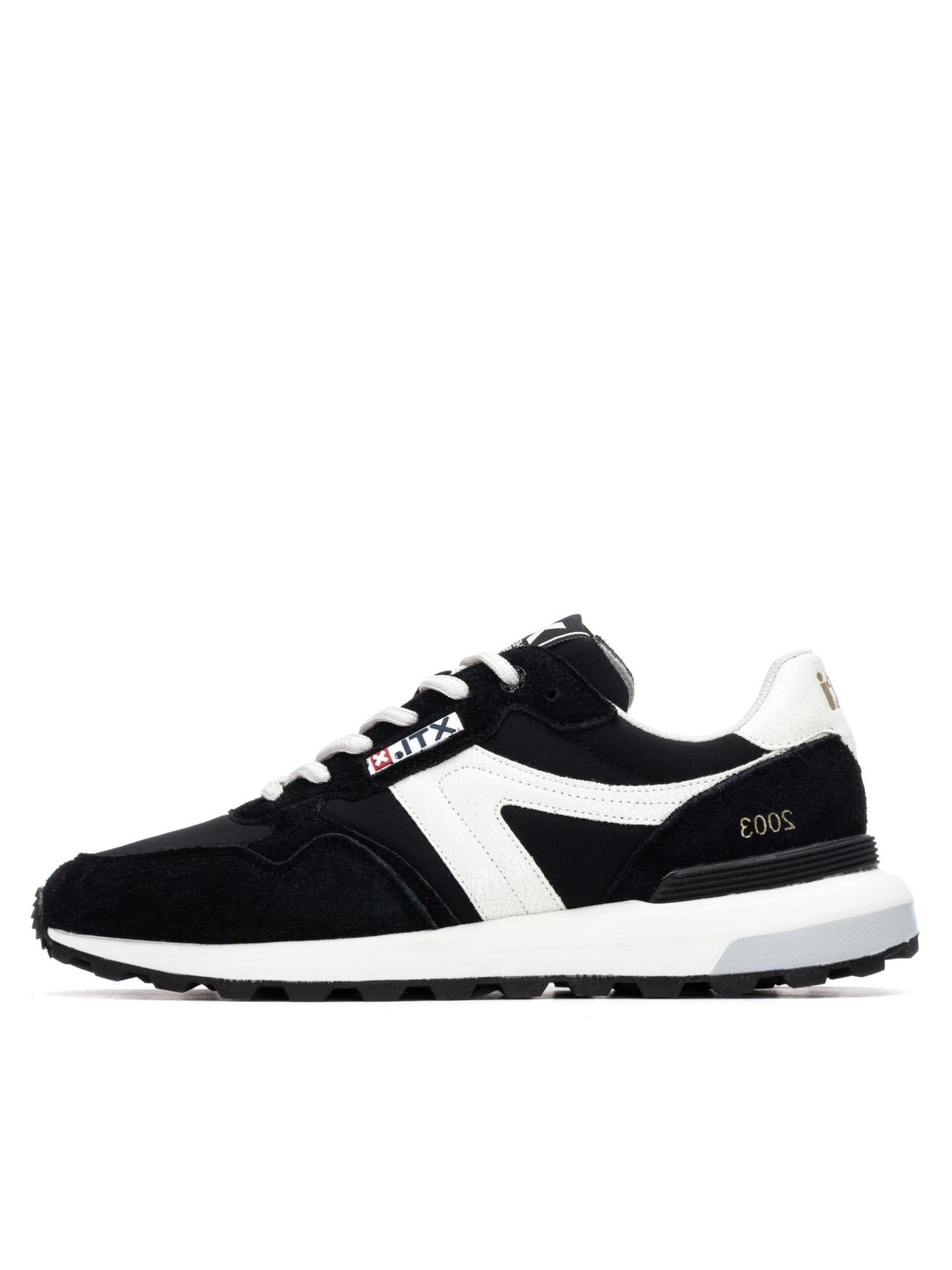 Xti Sportschuh in Schwarz: Vorderseite