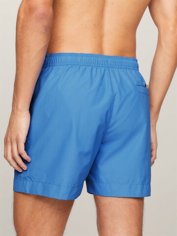 TOMMY HILFIGER Badeshorts in Blau