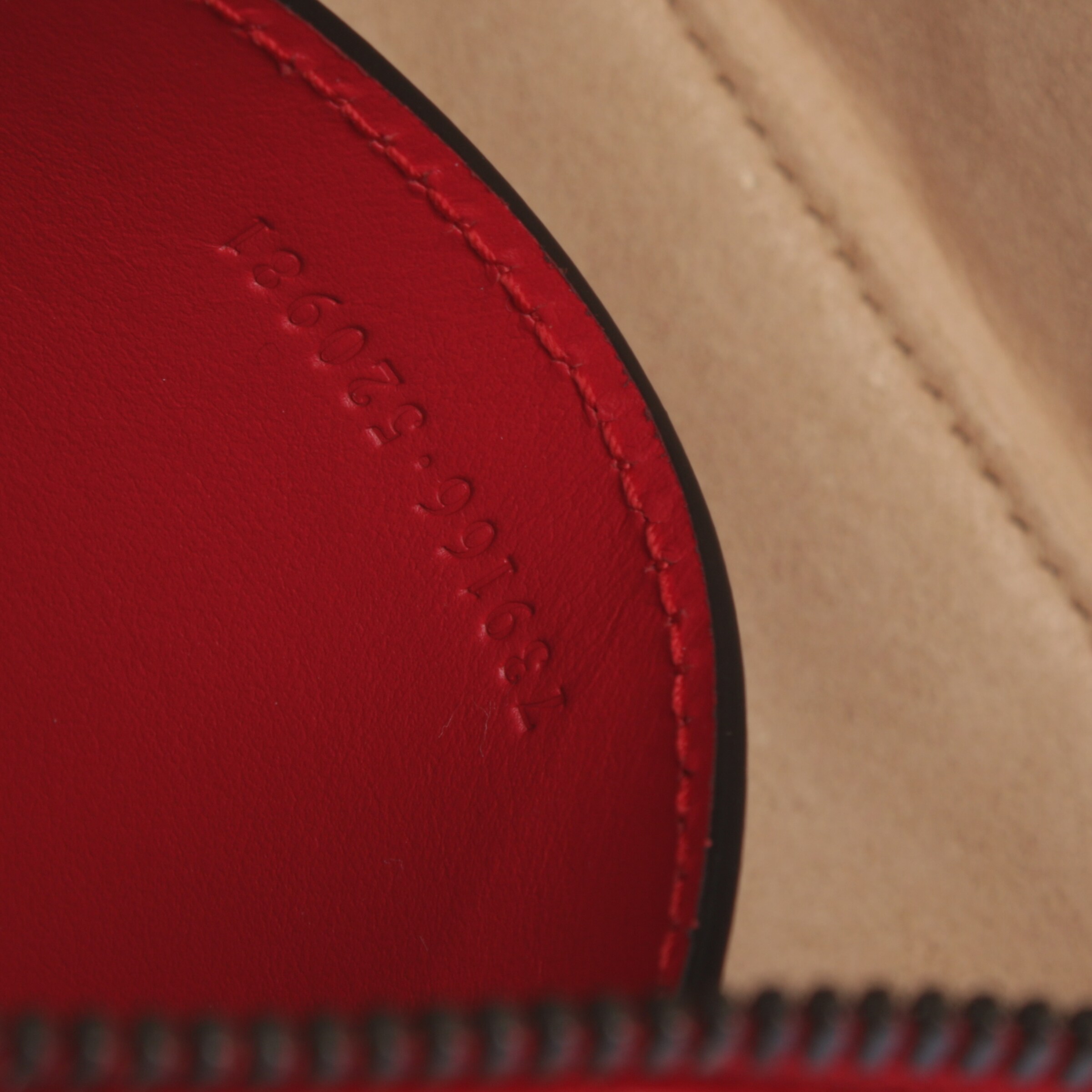 Gucci Bag in One size in Red