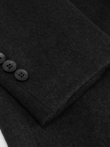 YOUTHUP Winter Coat in Black
