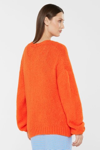 SENSES.THE LABEL Flauschiger, offener Kurz-Cardigan KH:EA in Orange