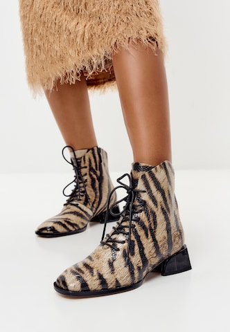 Bottines à lacets CESARE GASPARI en marron