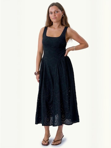TEESHOPPEN Dress ' Asta ' in Black