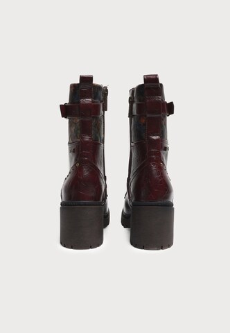 sarkans MUSTANG Šņorzābaki: no aizmugures