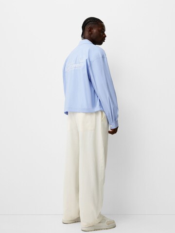 Bershka Prehodna jakna | modra barva