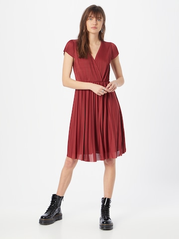 Robe 'Astrid' ABOUT YOU en rouge : devant