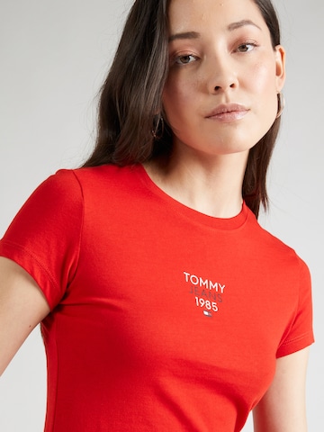 Tommy Jeans Shirt 'ESSENTIAL' in Rood