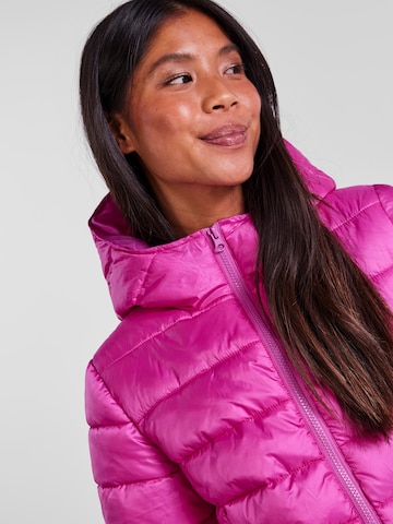 Giacca di mezza stagione 'BIRDIE' di PIECES in rosa
