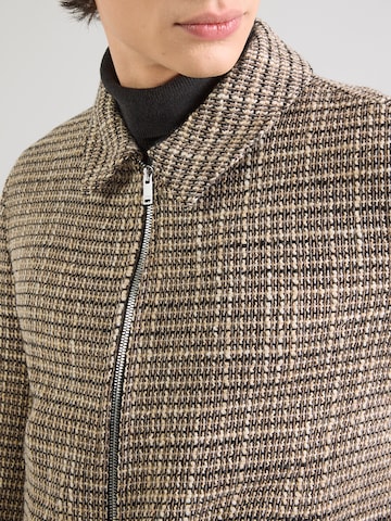 DRYKORN Φθινοπωρινό και ανοιξιάτικο μπουφάν 'RIKKA 2' σε καφέ