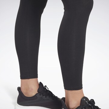 Skinny Pantaloni sportivi di Reebok in nero