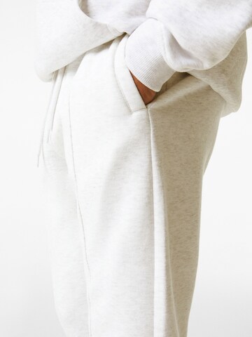 Bershka Tapered Hose in Grau
