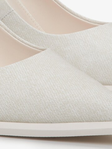 Estro Pumps met hoge voorkant '532-801' in Beige