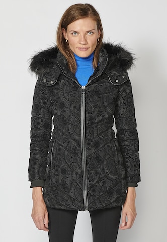 KOROSHI Between-season jacket in Black: front