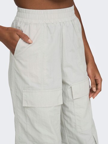 Effilé Pantalon cargo ONLY en gris