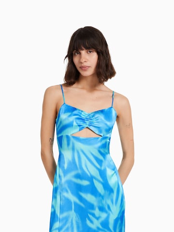 Bershka Letní šaty – modrá: přední strana