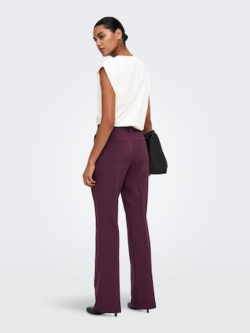 regular Pantaloni di ONLY in rosso