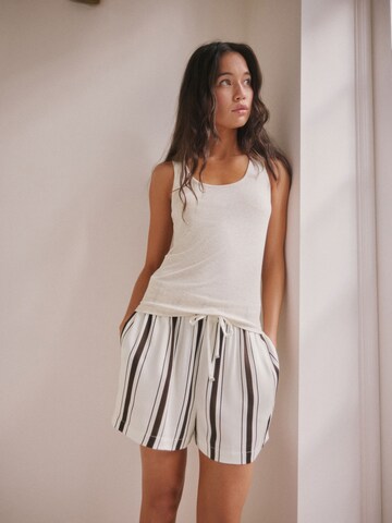 Next Shorty in Beige: front