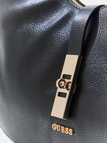 GUESS Schultertasche 'Brooke' in Schwarz