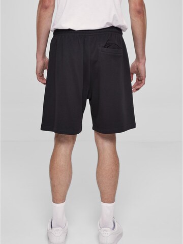 Urban Classics Regular Shorts in Schwarz