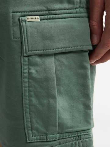Petrol Industries - regular Pantalón cargo en verde