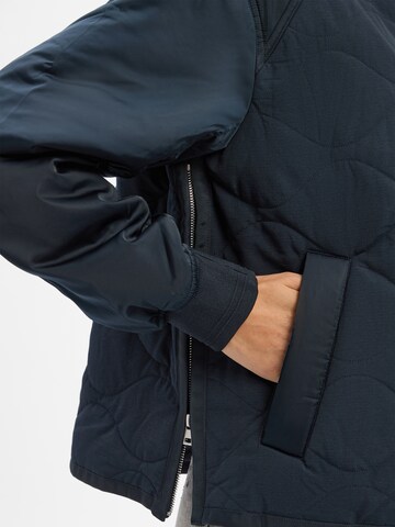 OPUS Tussenjas 'Harpar' in Blauw