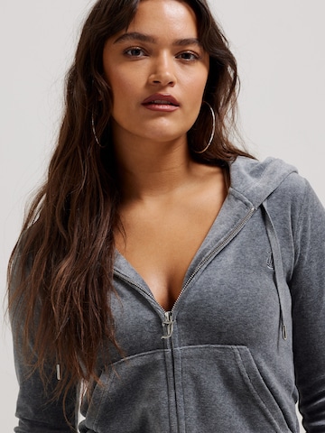 Juicy Couture Jopa na zadrgo 'ROBERTSON' | siva barva