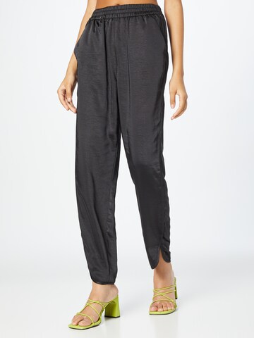 YAS Tapered Hose 'Vima' in Schwarz: Vorderseite