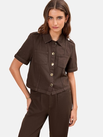 Lipsy Blouse in Bruin: voorkant