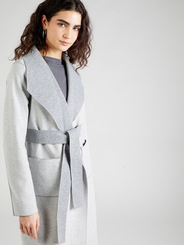 Manteau mi-saison 'JUICE' VILA en gris