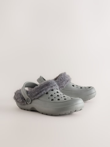 Next - Zuecos en gris