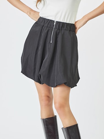 Jupe 'Trice' co'couture en noir : devant